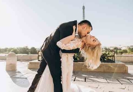 Die Vor- und Nachteile eines Hochzeitsessens im Familien-Stil