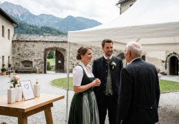 Wie Sie Ihren Gästen das Leben leichter machen, wenn COVID-19 Ihre Hochzeit verlegt