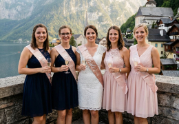JGA-Schärpen: Die besten Modelle für Braut und Team