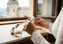 DIY Blumenkranz für die Hochzeit: So gelingt er Schritt für Schritt