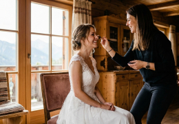 Die richtige Visagistin für die Hochzeit finden: So geht's