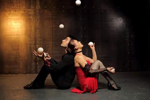 Juggling Duo Red Tango
