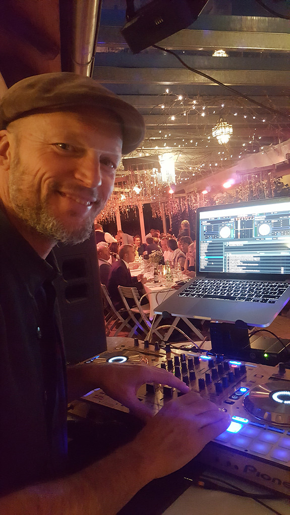 DJ Tom Bennett
