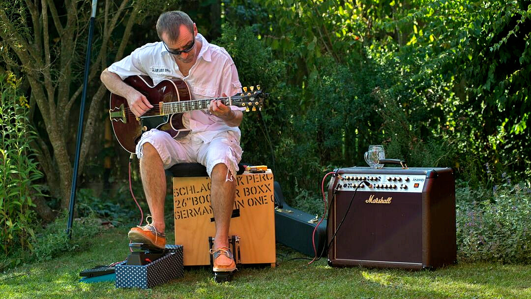 Lounge Gitarrist Charlie Kager