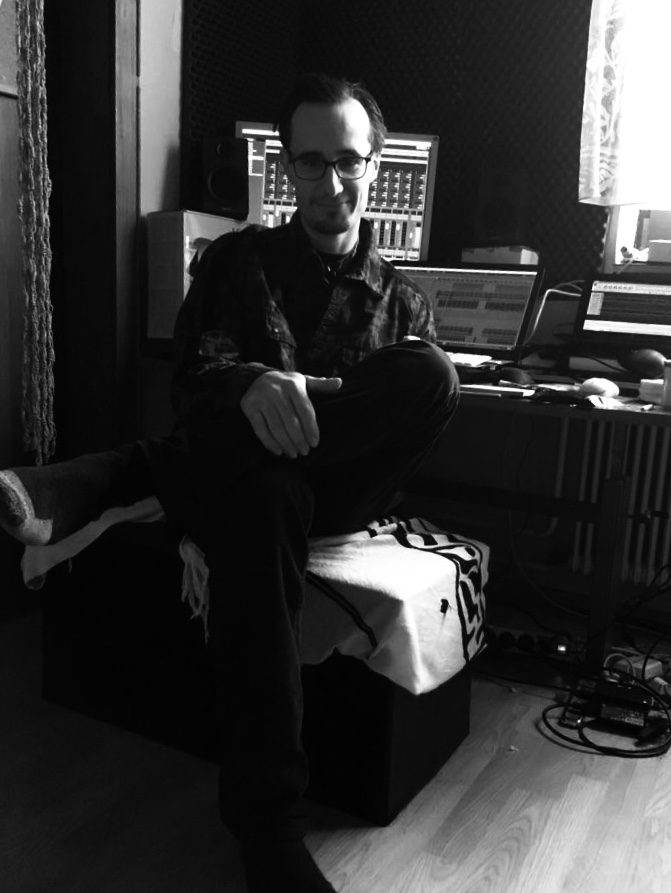 DJ STRAX